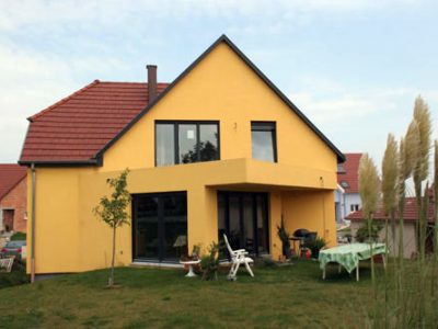 Maison jaune Bischoffsheim vue du jardin