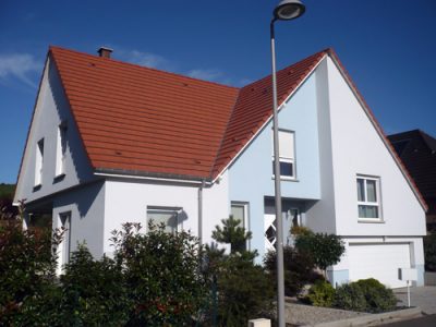 maison bleue façade rue