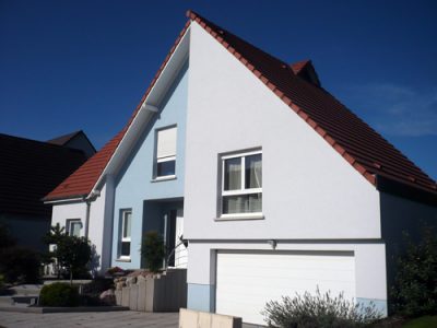 maison bleue façade rue